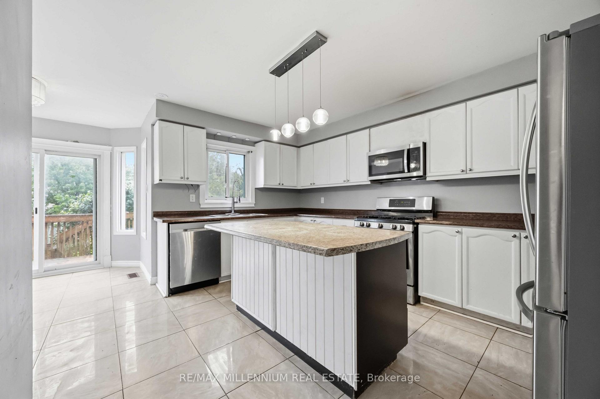 Photo 8 of 113 Glenabbey Drive, Clarington, Courtice — HOMEH