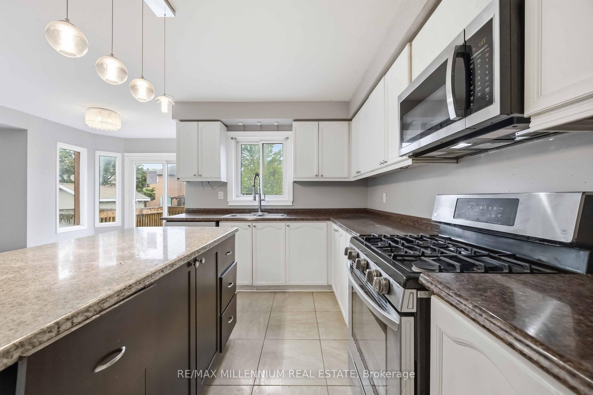Photo 9 of 113 Glenabbey Drive, Clarington, Courtice — HOMEH
