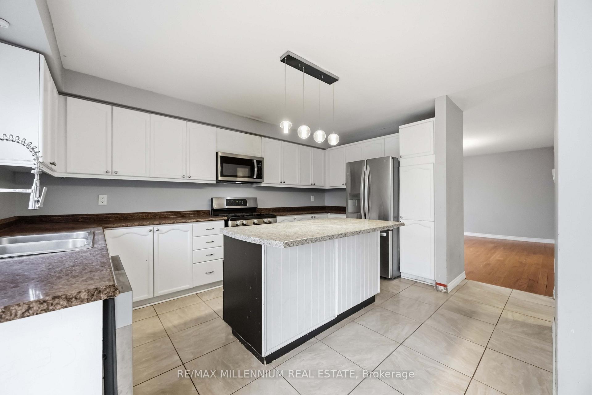 Photo 10 of 113 Glenabbey Drive, Clarington, Courtice — HOMEH