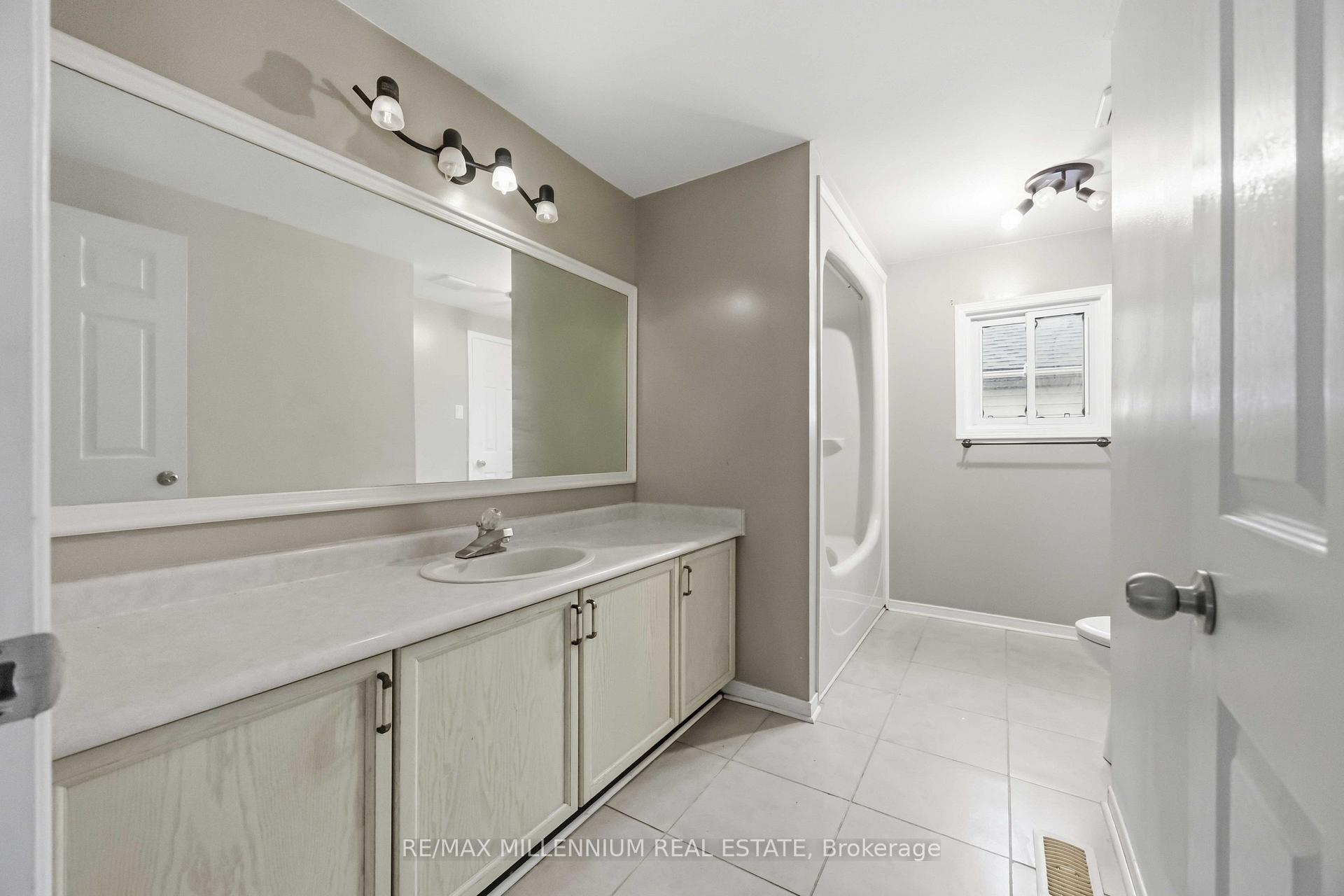 Photo 17 of 113 Glenabbey Drive, Clarington, Courtice — HOMEH