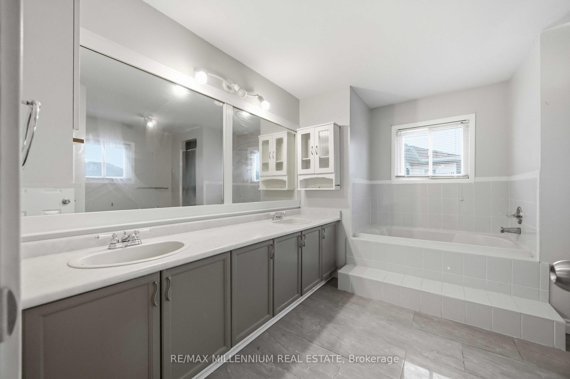 Photo 20 of 113 Glenabbey Drive, Clarington, Courtice — HOMEH