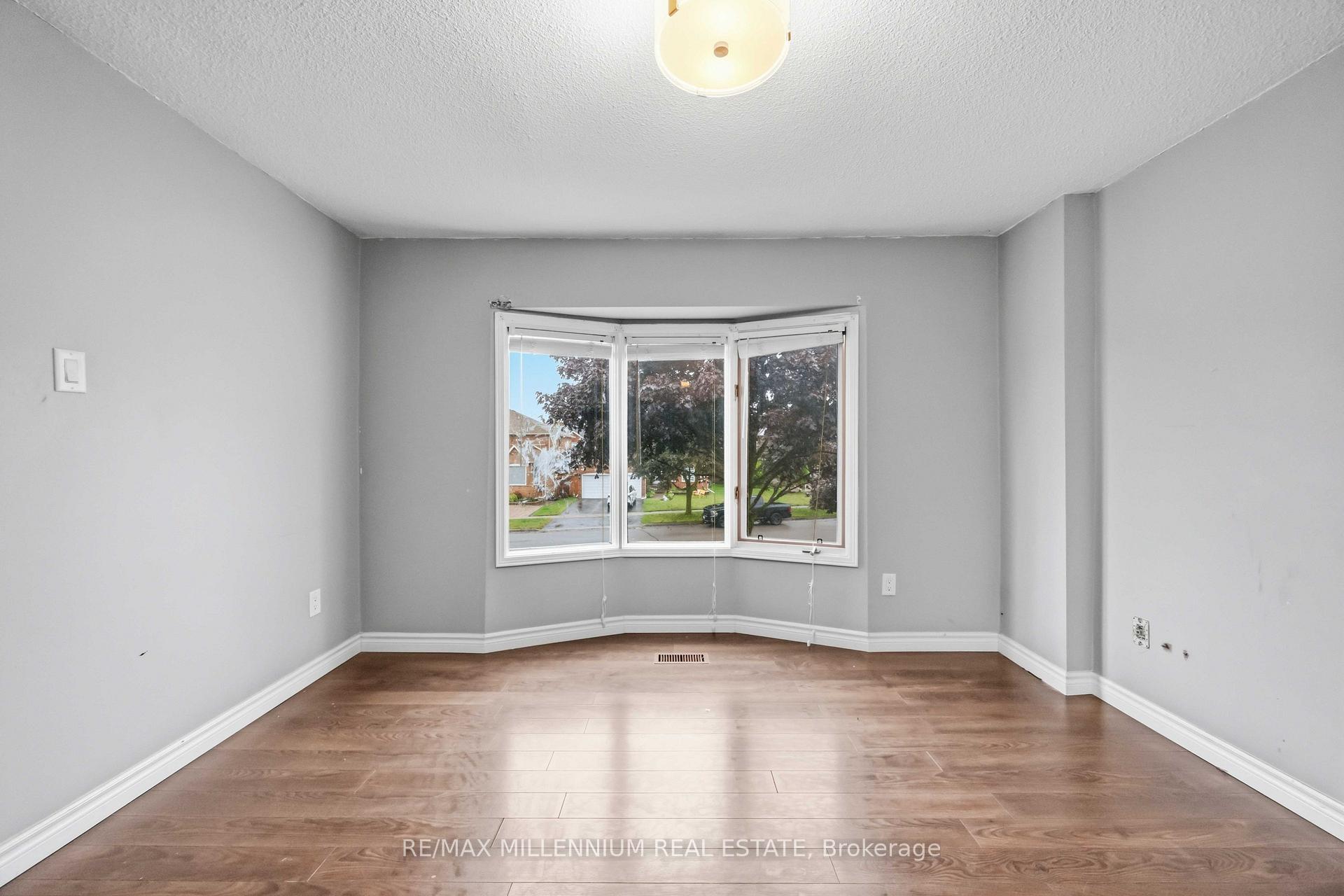 Photo 24 of 113 Glenabbey Drive, Clarington, Courtice — HOMEH