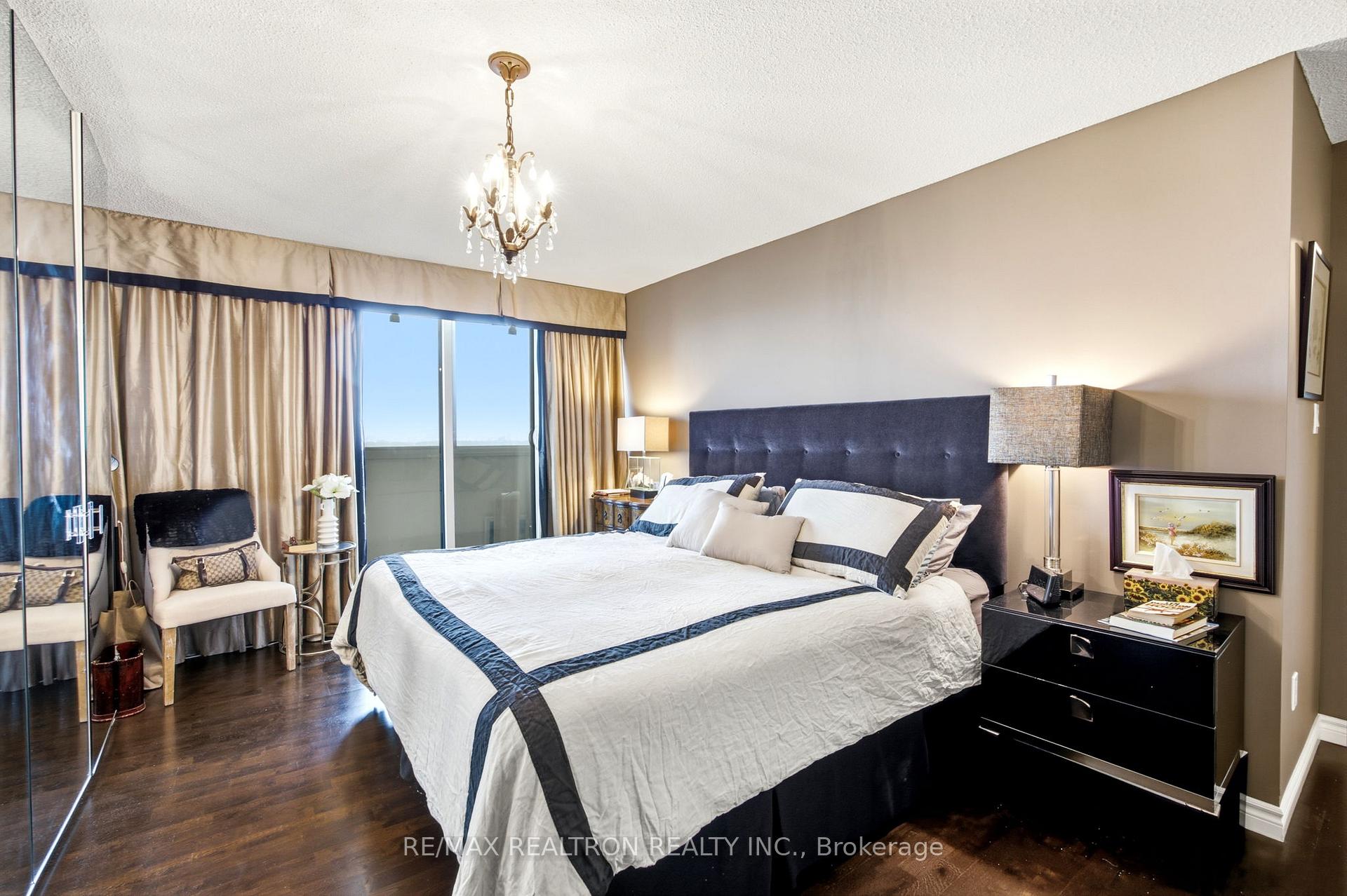 Photo 8 of Unit PH3, 3000 Bathurst Street, Toronto, Englemount-Lawrence — HOMEH