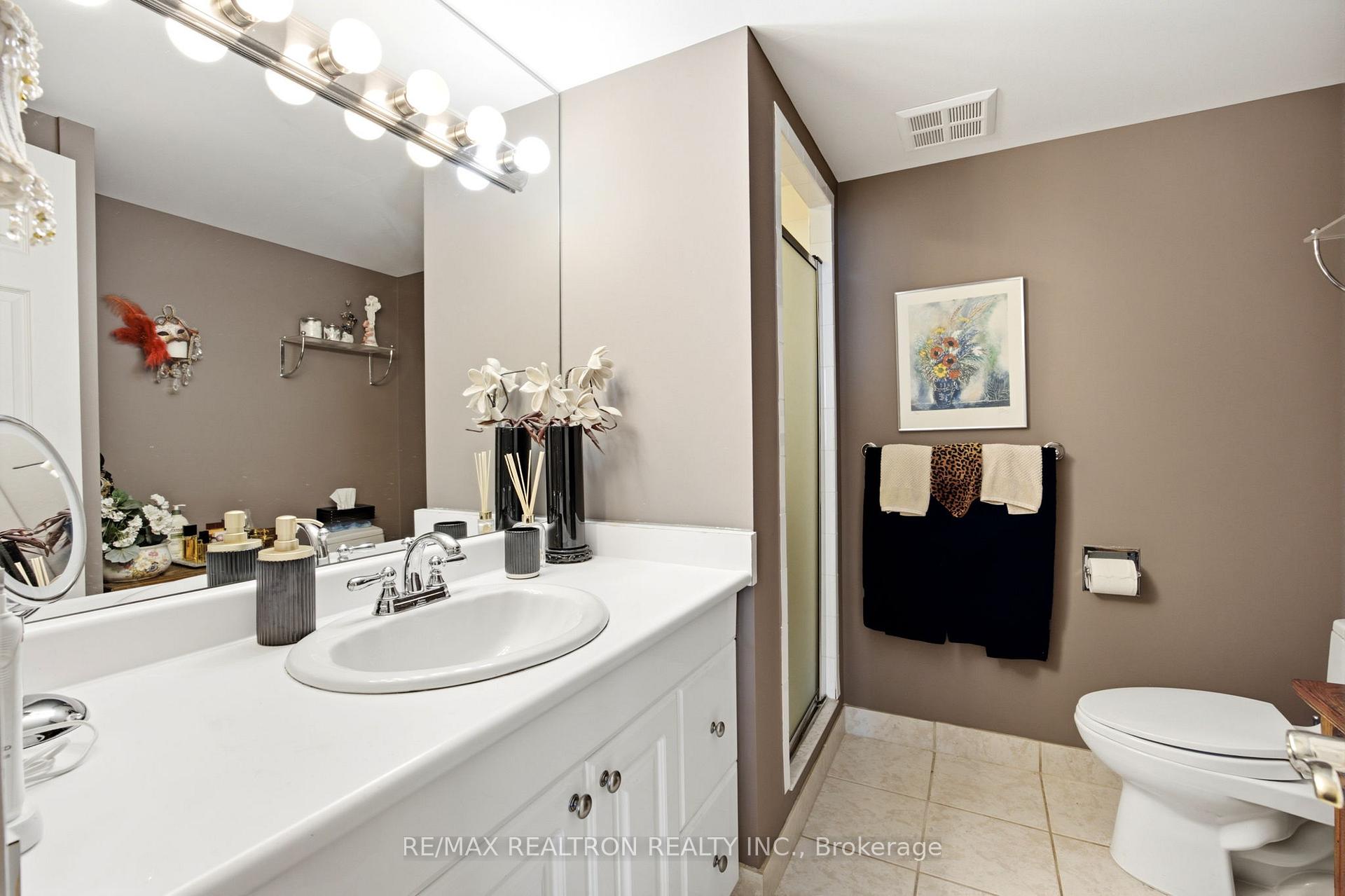 Photo 9 of Unit PH3, 3000 Bathurst Street, Toronto, Englemount-Lawrence — HOMEH
