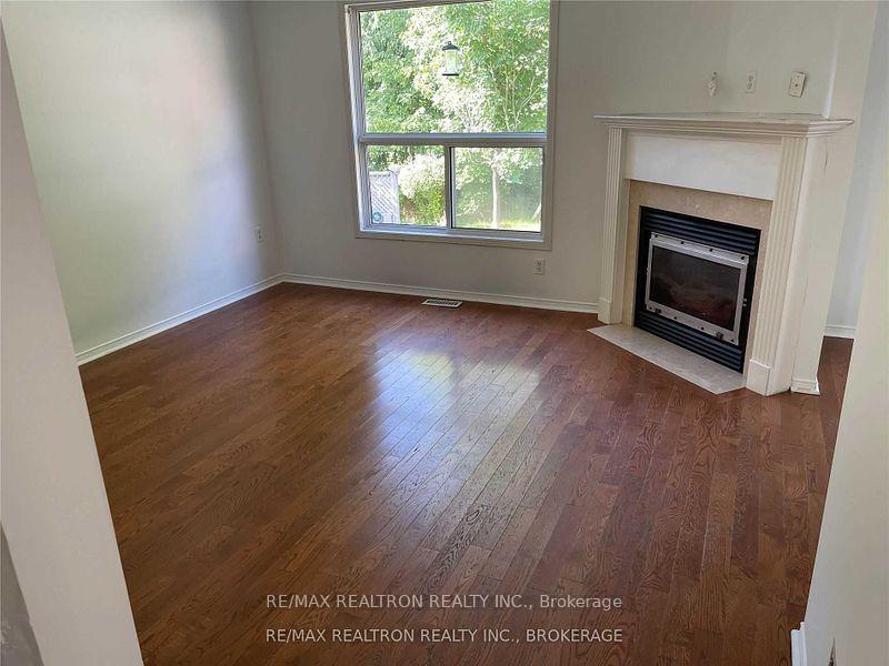 Photo 3 of 158 Taylor Drive, Barrie, Bayshore — HOMEH