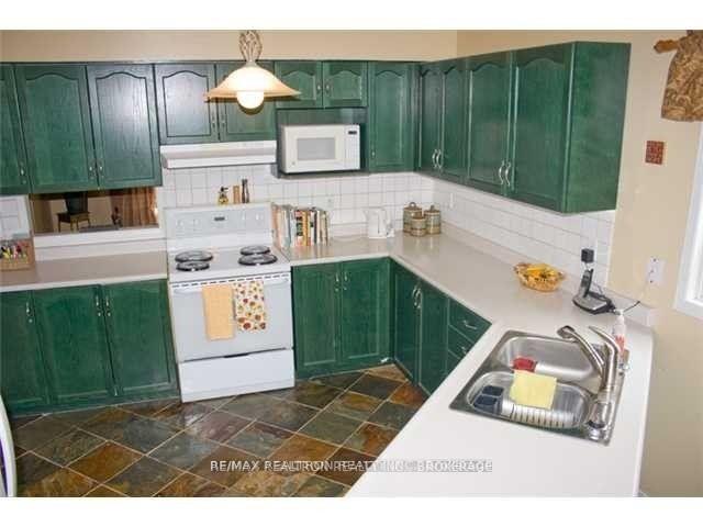 Photo 5 of 158 Taylor Drive, Barrie, Bayshore — HOMEH
