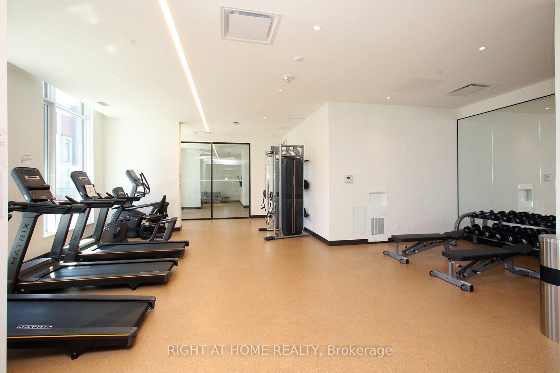 Photo 3 of Unit 513, 6 David Eyer Road, Richmond Hill, Rural Richmond Hill — HOMEH