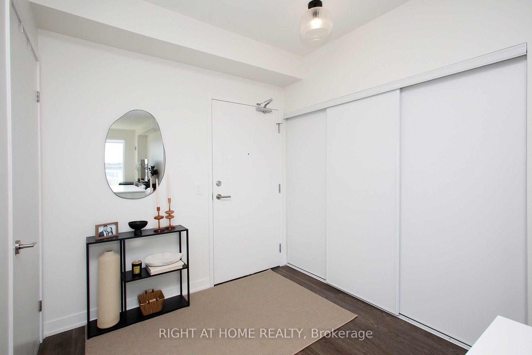 Photo 5 of Unit 513, 6 David Eyer Road, Richmond Hill, Rural Richmond Hill — HOMEH