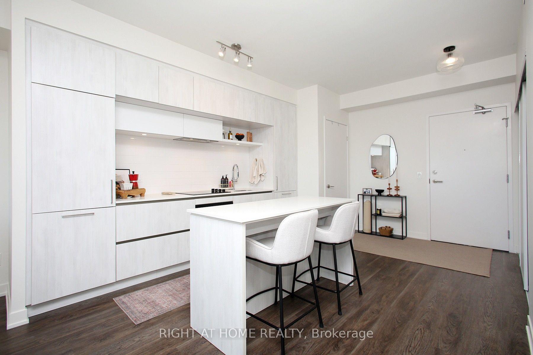 Photo 6 of Unit 513, 6 David Eyer Road, Richmond Hill, Rural Richmond Hill — HOMEH