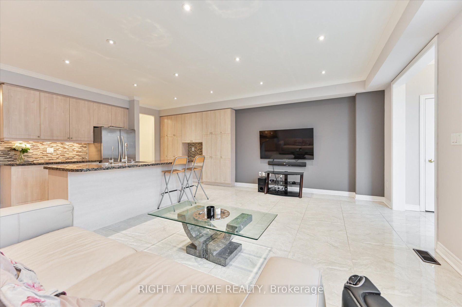 Photo 9 of 10490 Victoria Square Boulevard, Markham, Cathedraltown — HOMEH