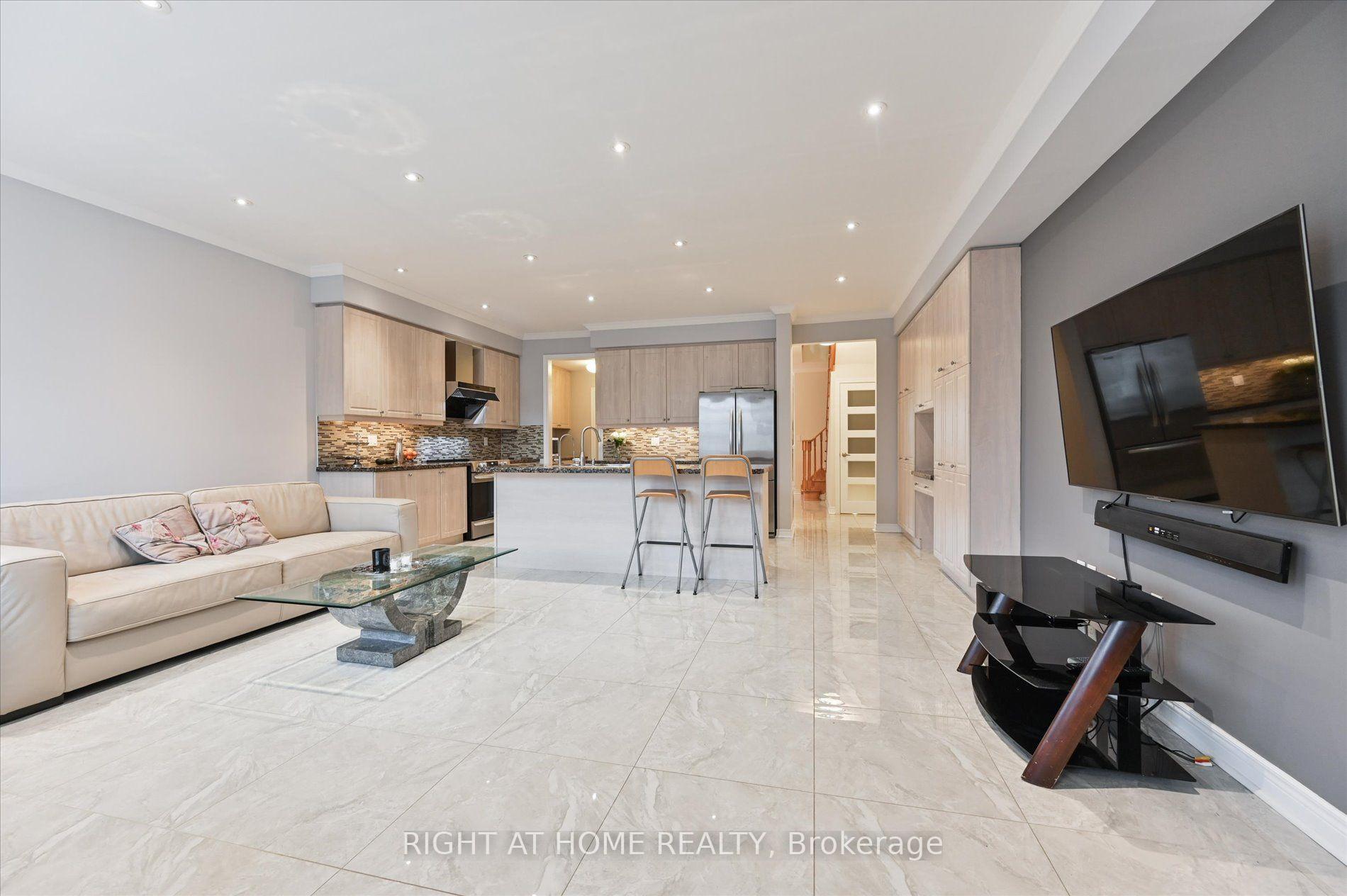 Photo 10 of 10490 Victoria Square Boulevard, Markham, Cathedraltown — HOMEH