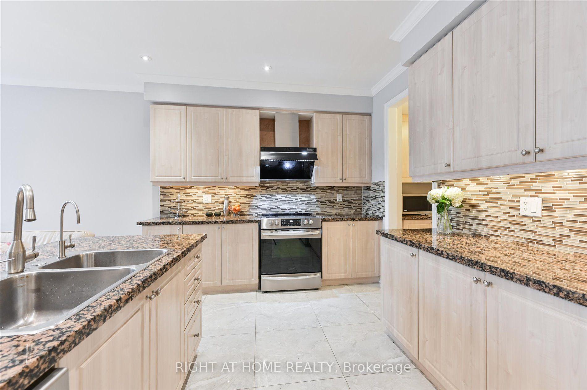 Photo 12 of 10490 Victoria Square Boulevard, Markham, Cathedraltown — HOMEH