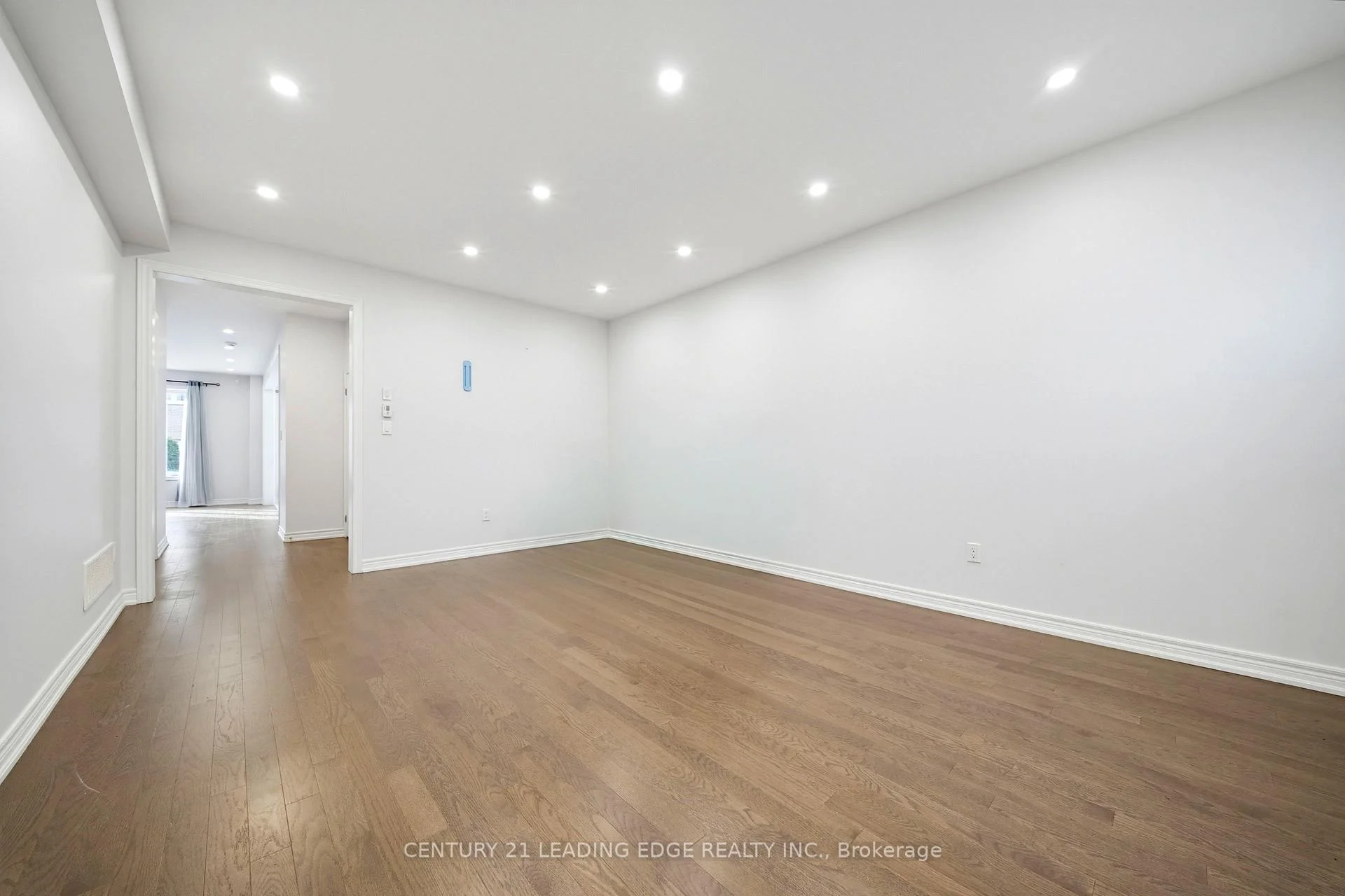 Photo 6 of 75 Decast Crescent, Markham, Box Grove — HOMEH