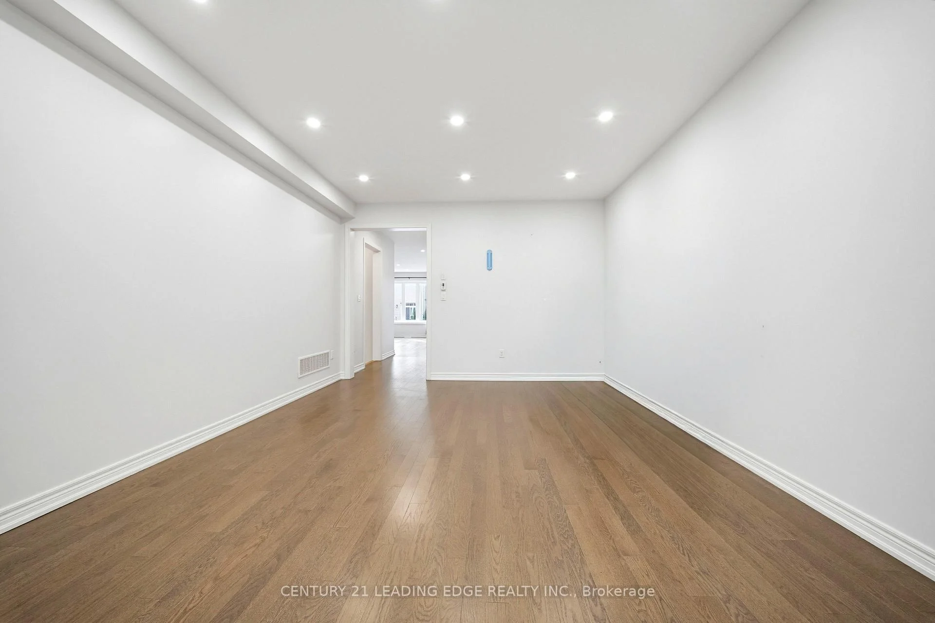 Photo 7 of 75 Decast Crescent, Markham, Box Grove — HOMEH
