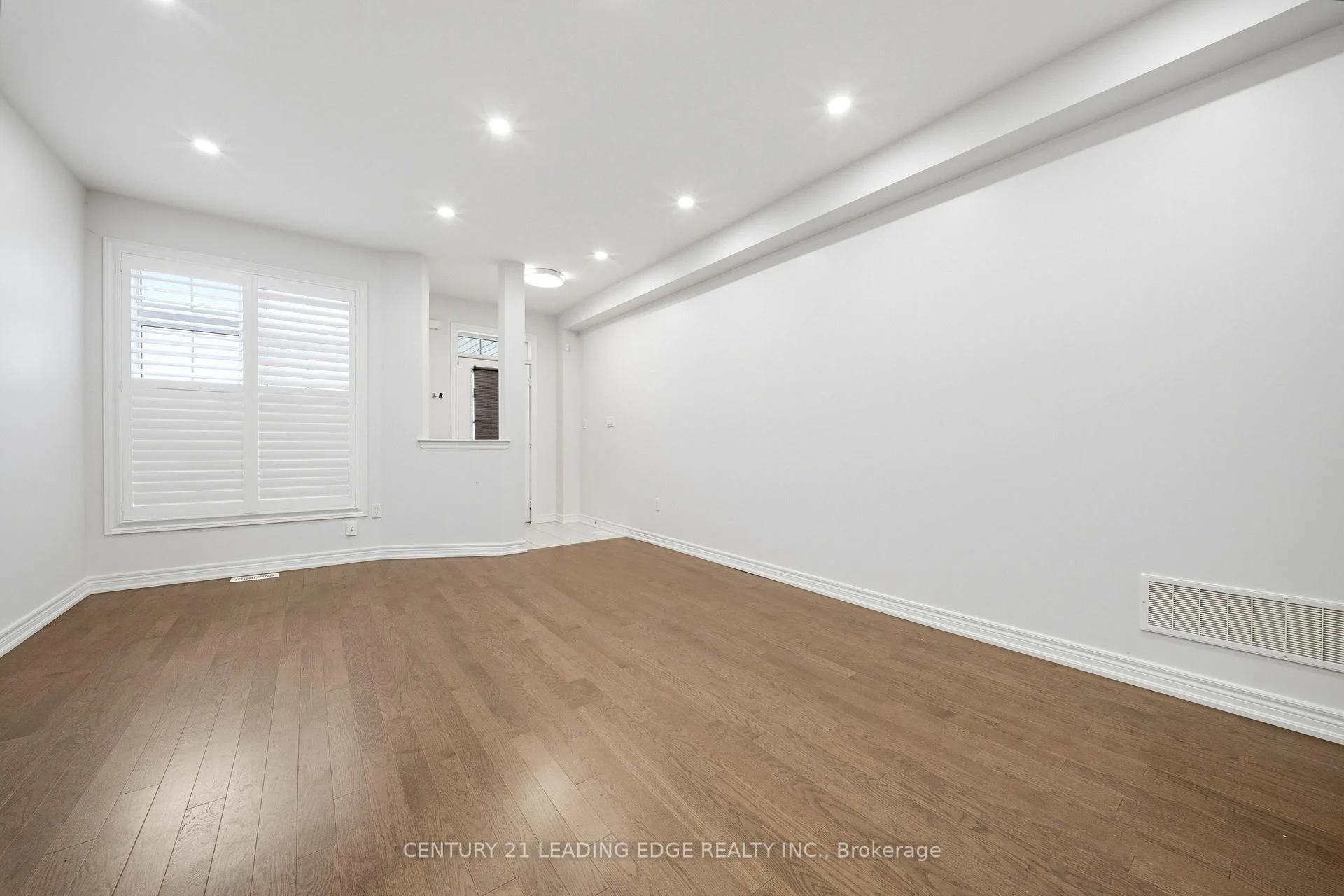 Photo 9 of 75 Decast Crescent, Markham, Box Grove — HOMEH