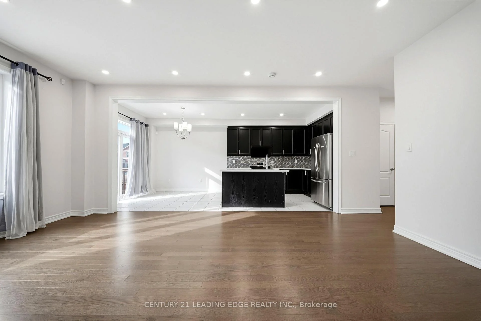 Photo 16 of 75 Decast Crescent, Markham, Box Grove — HOMEH
