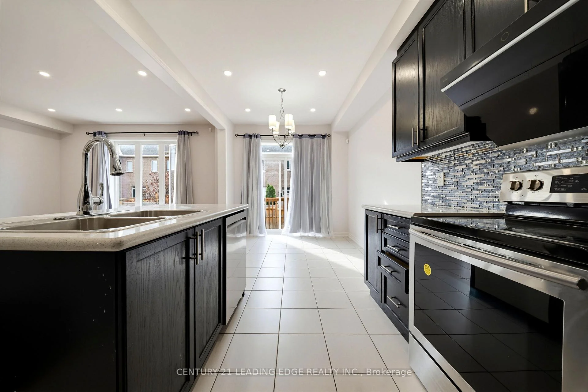 Photo 19 of 75 Decast Crescent, Markham, Box Grove — HOMEH