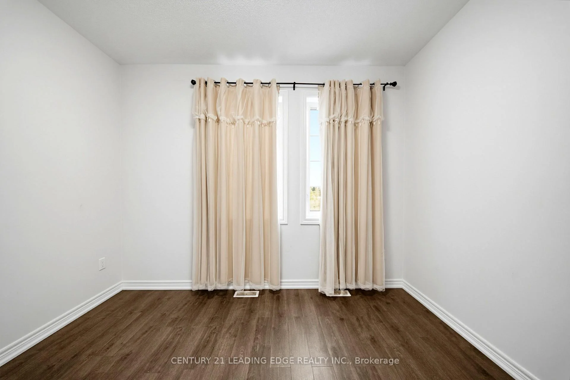 Photo 34 of 75 Decast Crescent, Markham, Box Grove — HOMEH