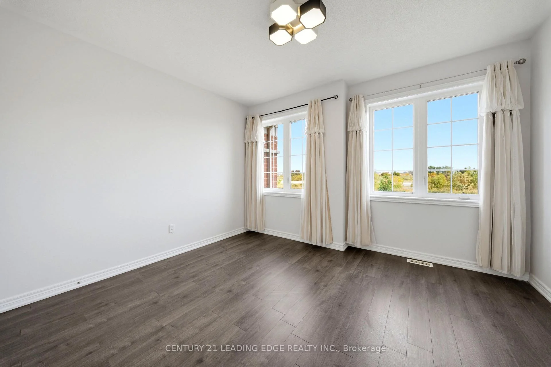 Photo 38 of 75 Decast Crescent, Markham, Box Grove — HOMEH