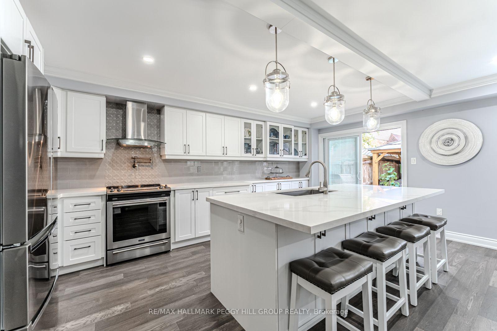 Photo 2 of 170 Thrushwood Drive, Barrie, 400 West — HOMEH