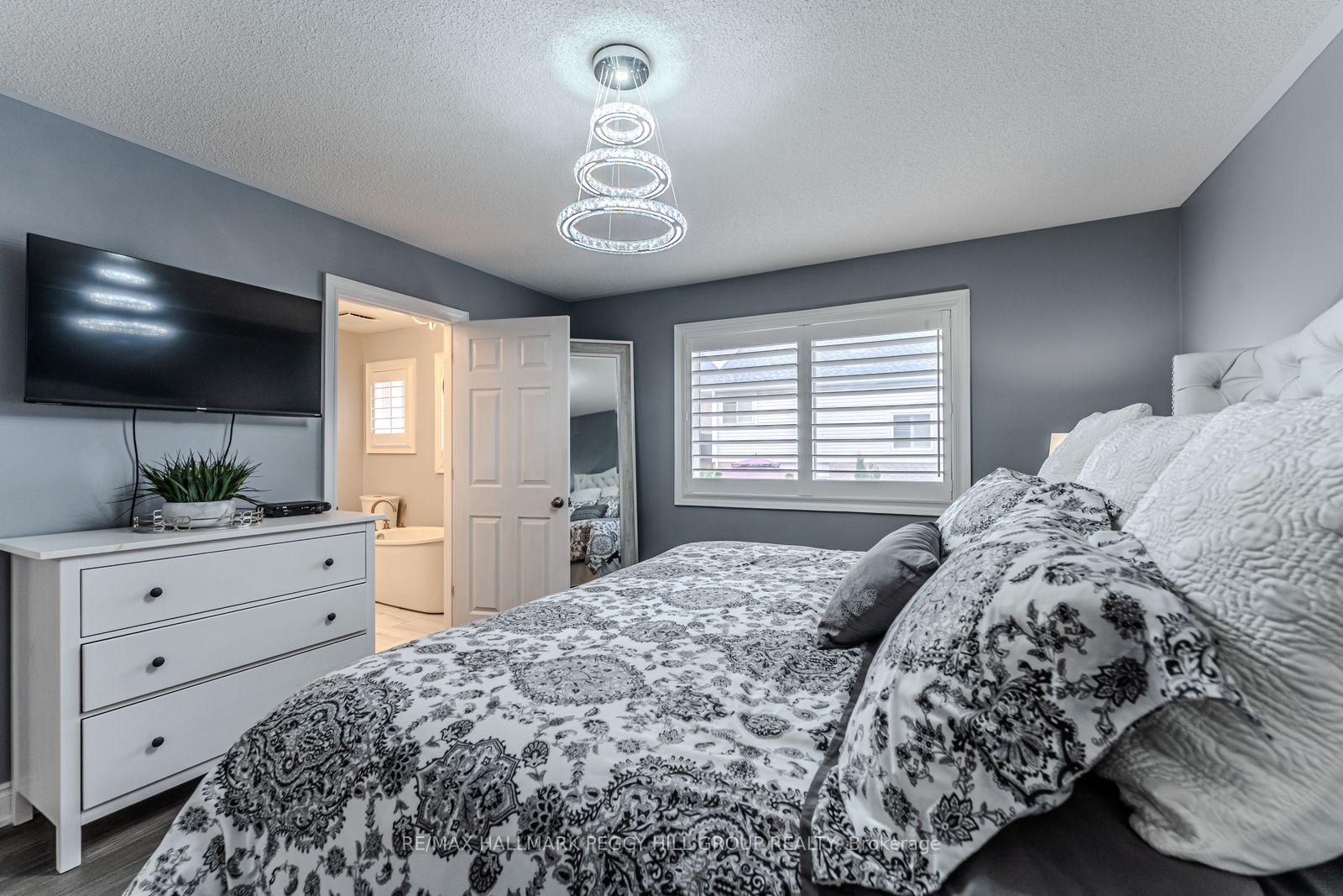 Photo 8 of 170 Thrushwood Drive, Barrie, 400 West — HOMEH
