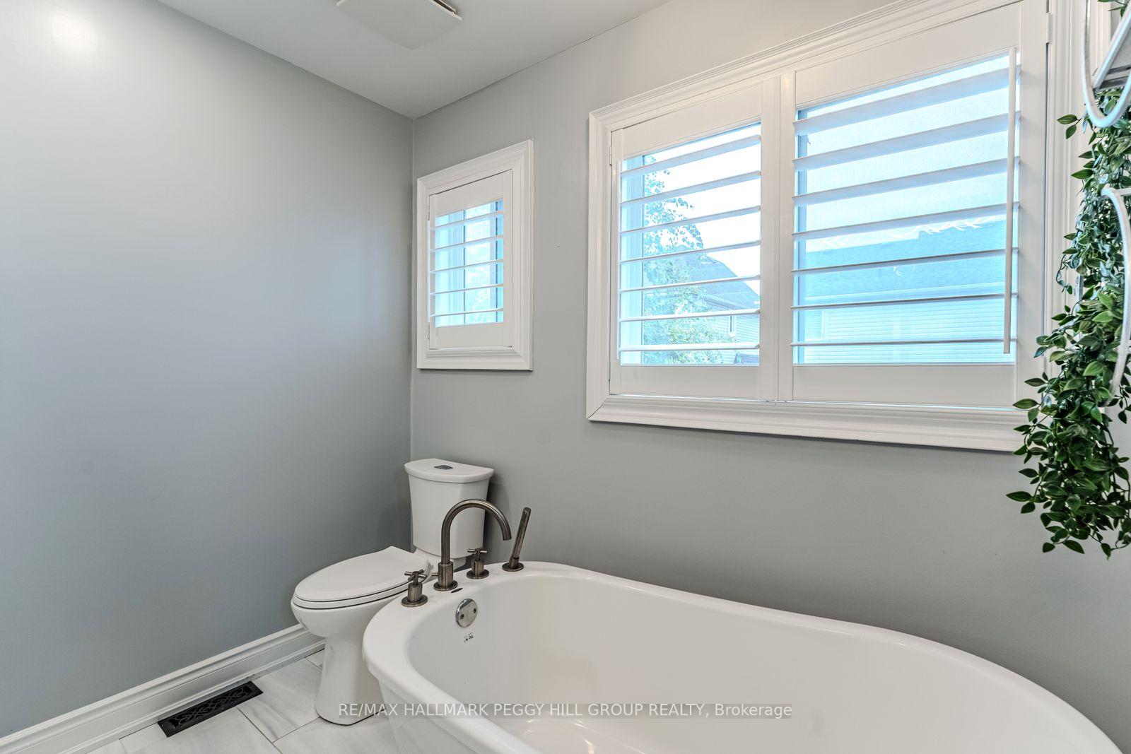 Photo 10 of 170 Thrushwood Drive, Barrie, 400 West — HOMEH