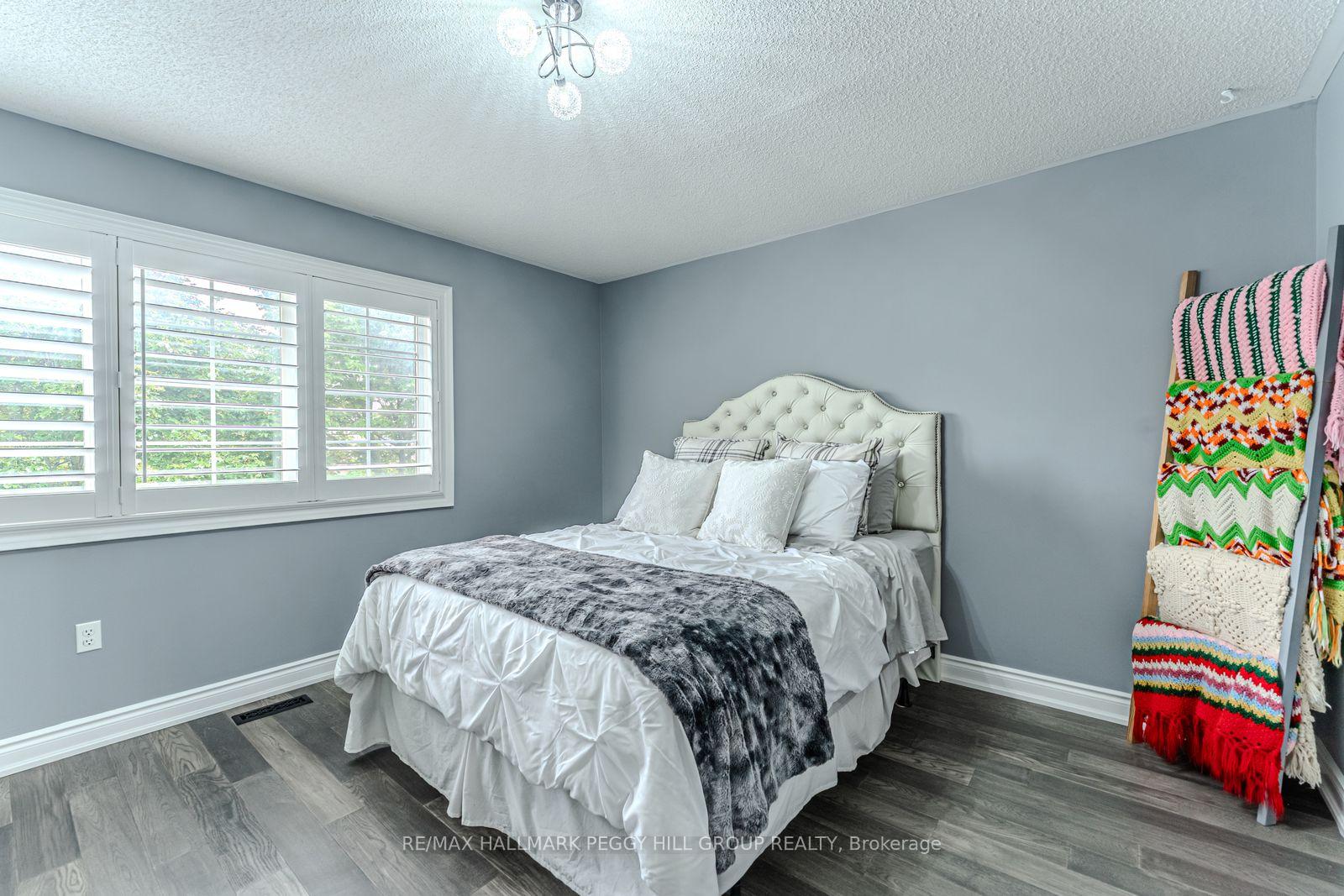 Photo 11 of 170 Thrushwood Drive, Barrie, 400 West — HOMEH