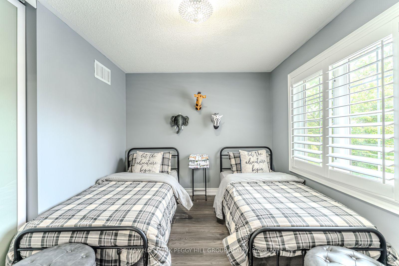 Photo 12 of 170 Thrushwood Drive, Barrie, 400 West — HOMEH