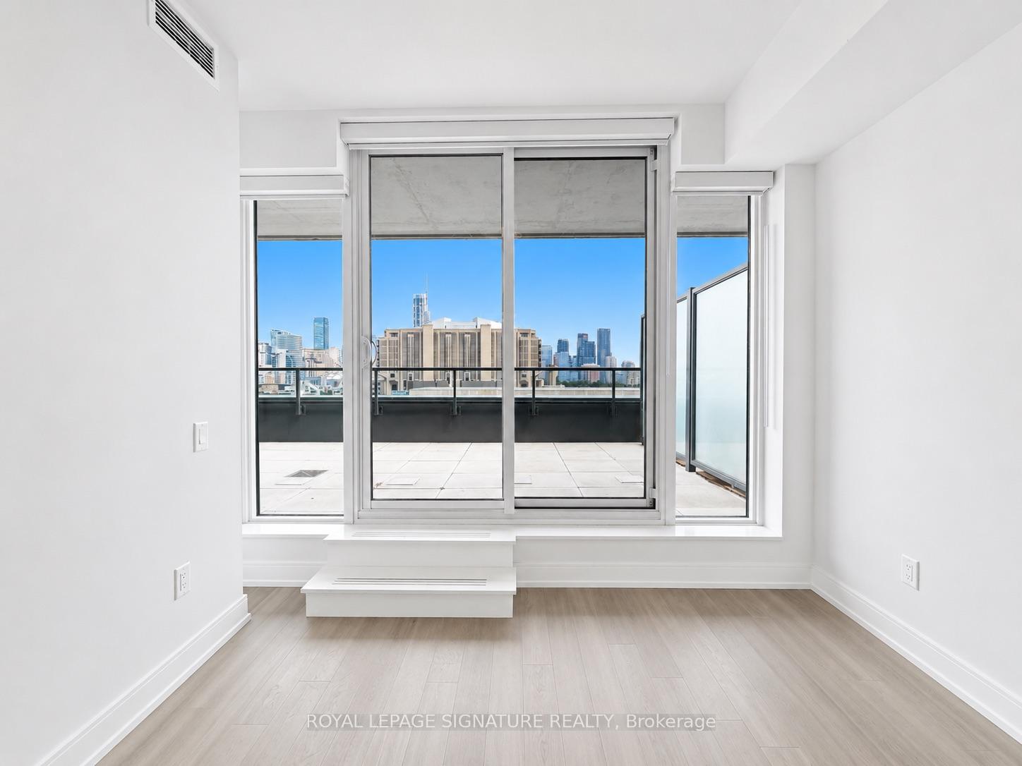 Photo 3 of Unit 1005, 664 Spadina Avenue, Toronto, University — HOMEH