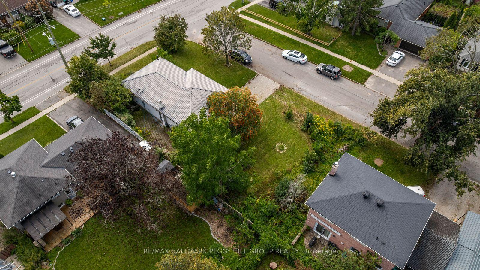 Photo 4 of 3 Blue Mound Drive, Barrie, Wellington — HOMEH