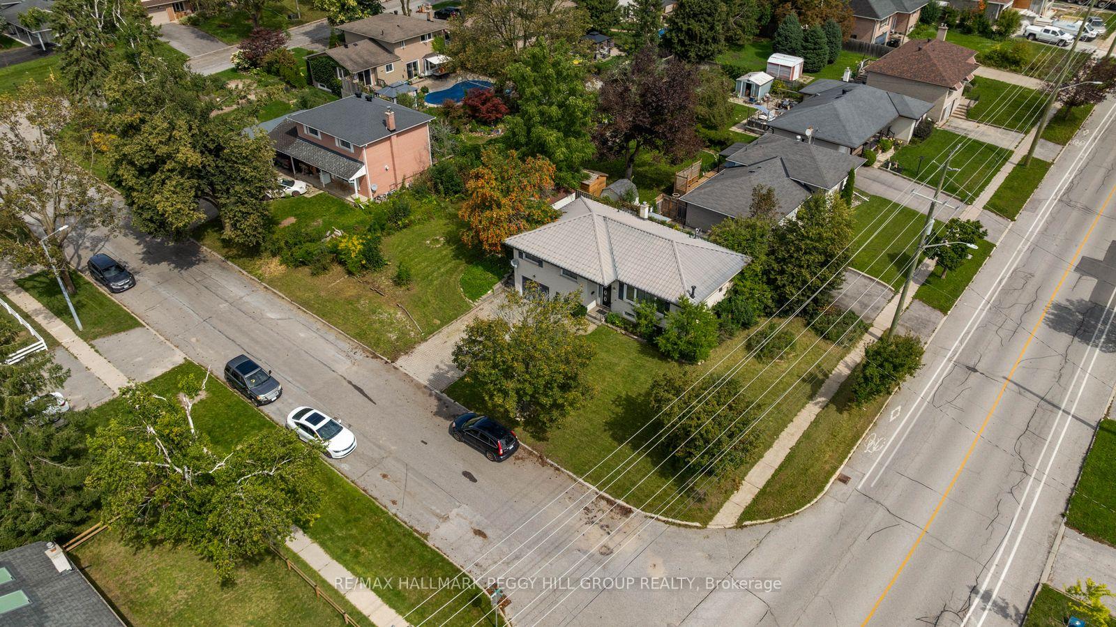 Photo 8 of 3 Blue Mound Drive, Barrie, Wellington — HOMEH