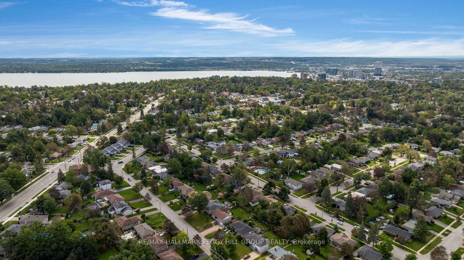 Photo 9 of 3 Blue Mound Drive, Barrie, Wellington — HOMEH