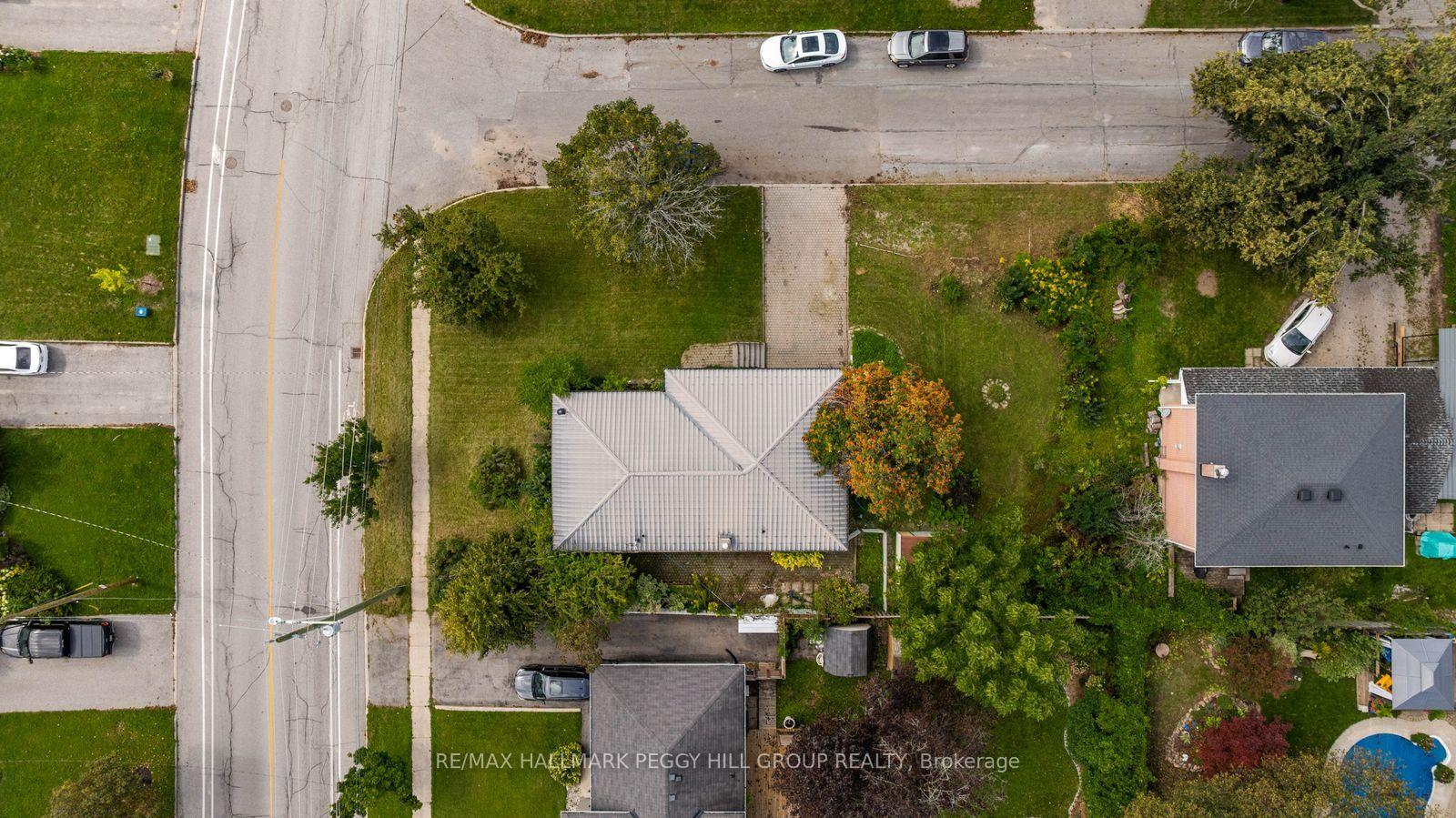 Photo 11 of 3 Blue Mound Drive, Barrie, Wellington — HOMEH
