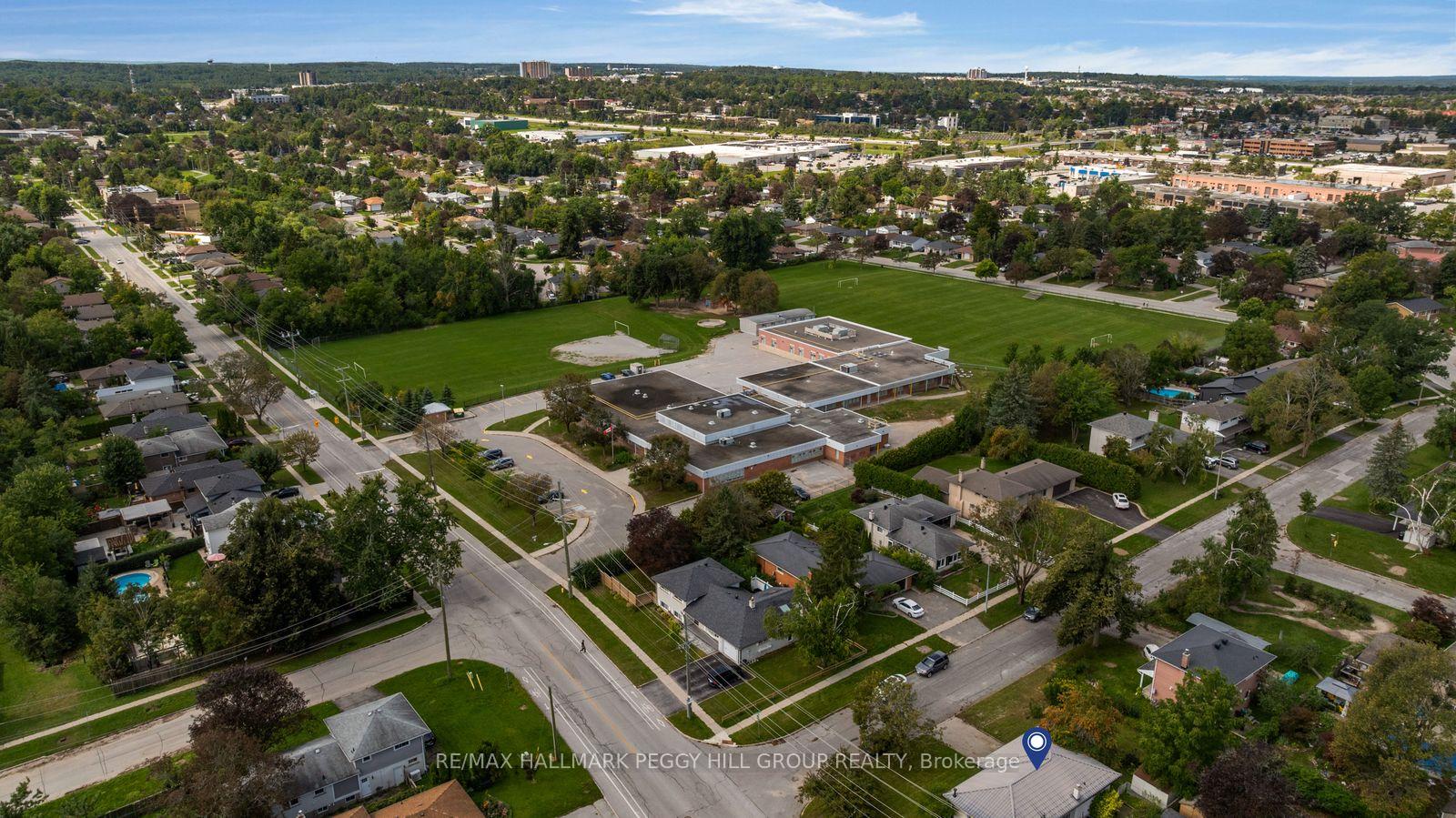 Photo 12 of 3 Blue Mound Drive, Barrie, Wellington — HOMEH