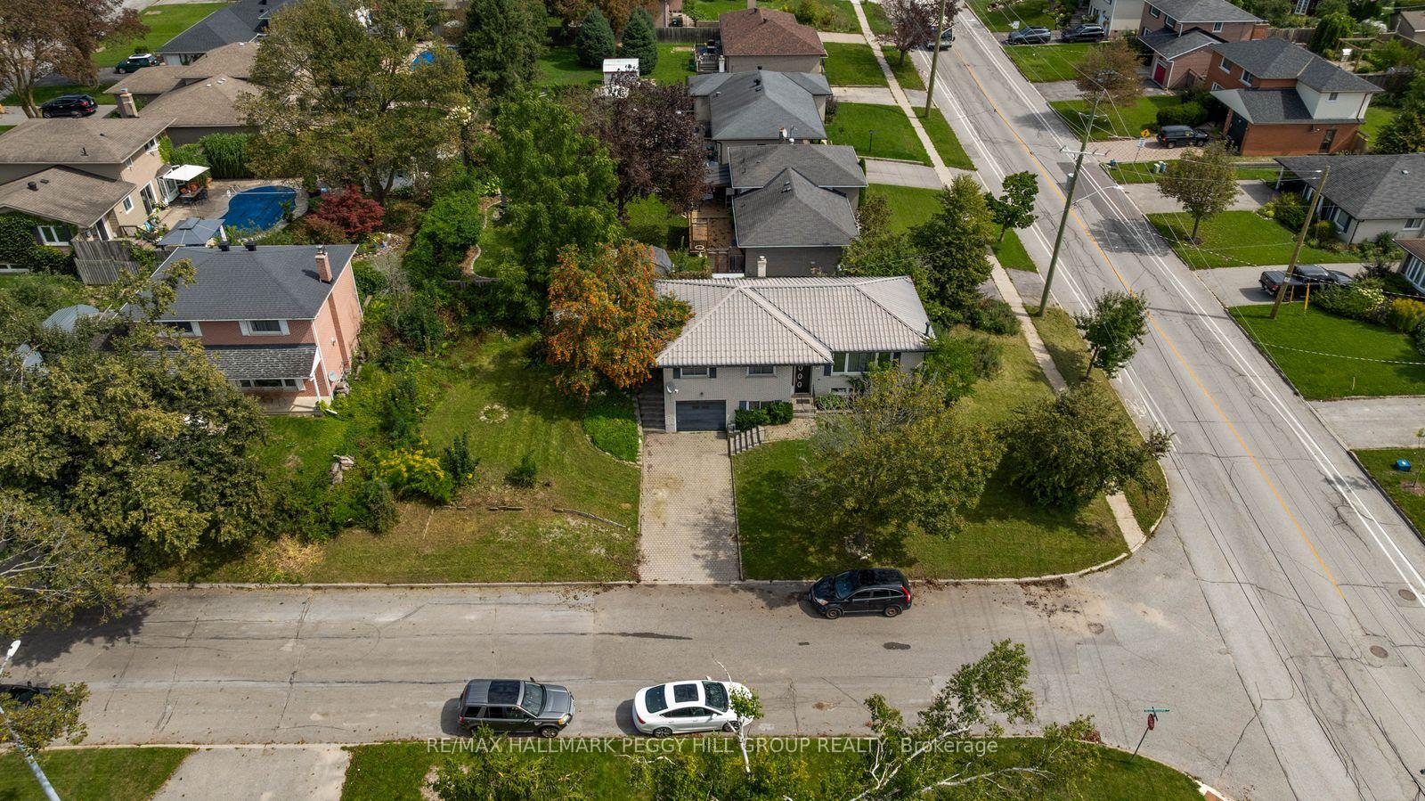 Photo 13 of 3 Blue Mound Drive, Barrie, Wellington — HOMEH