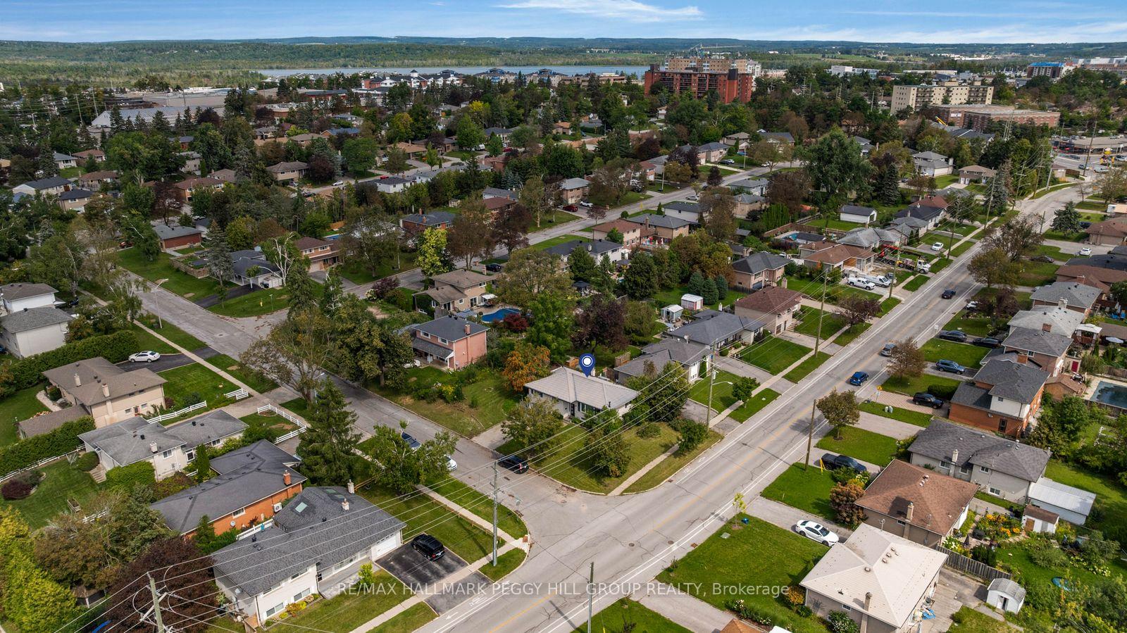 Photo 14 of 3 Blue Mound Drive, Barrie, Wellington — HOMEH