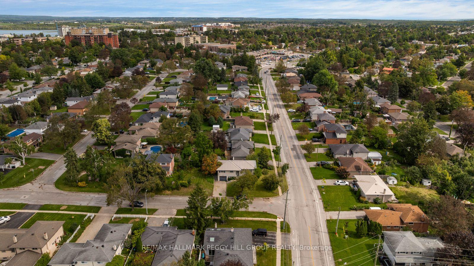 Photo 15 of 3 Blue Mound Drive, Barrie, Wellington — HOMEH
