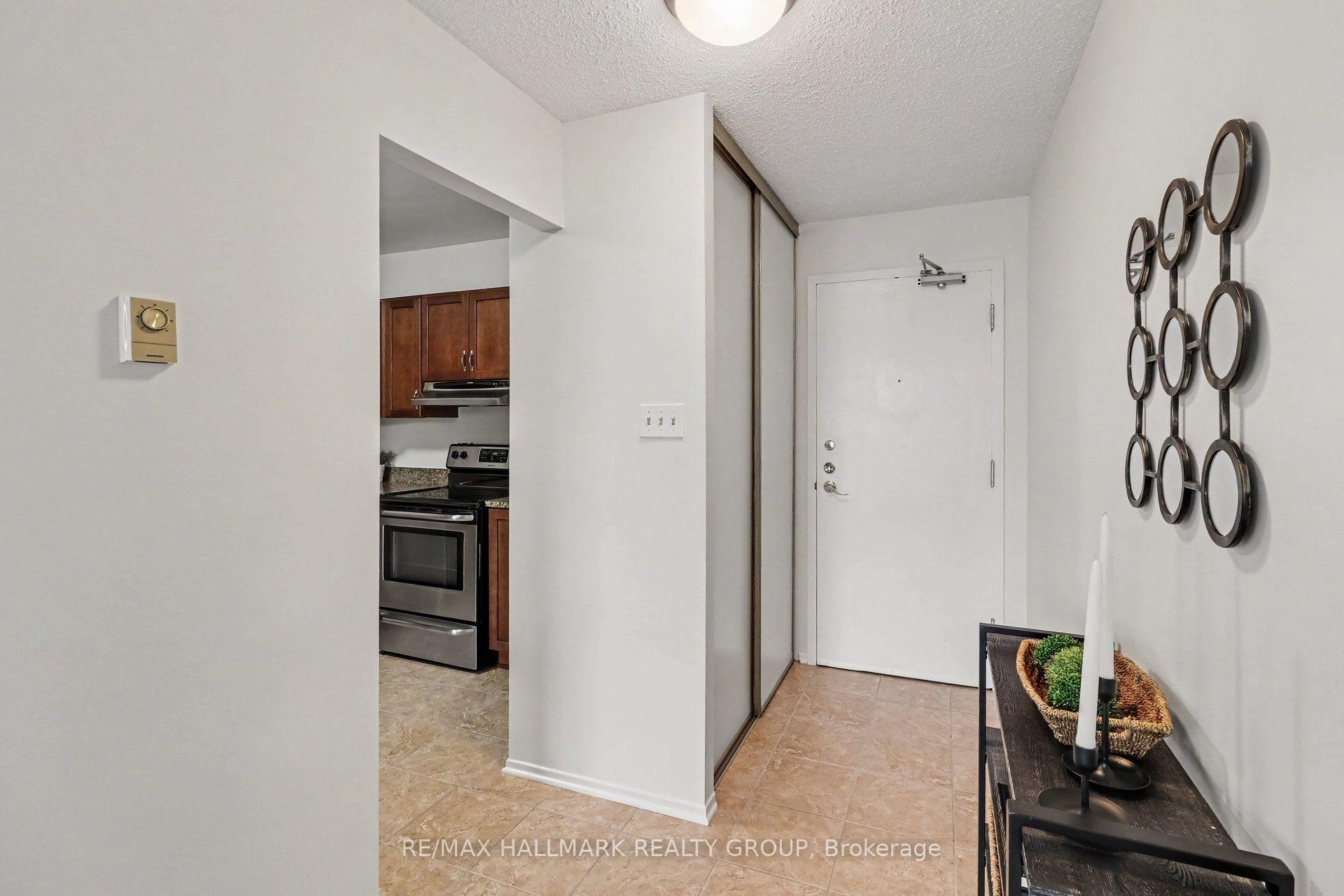 Photo 3 of Unit 902, 200 Lafontaine Avenue, Ottawa, Vanier — HOMEH