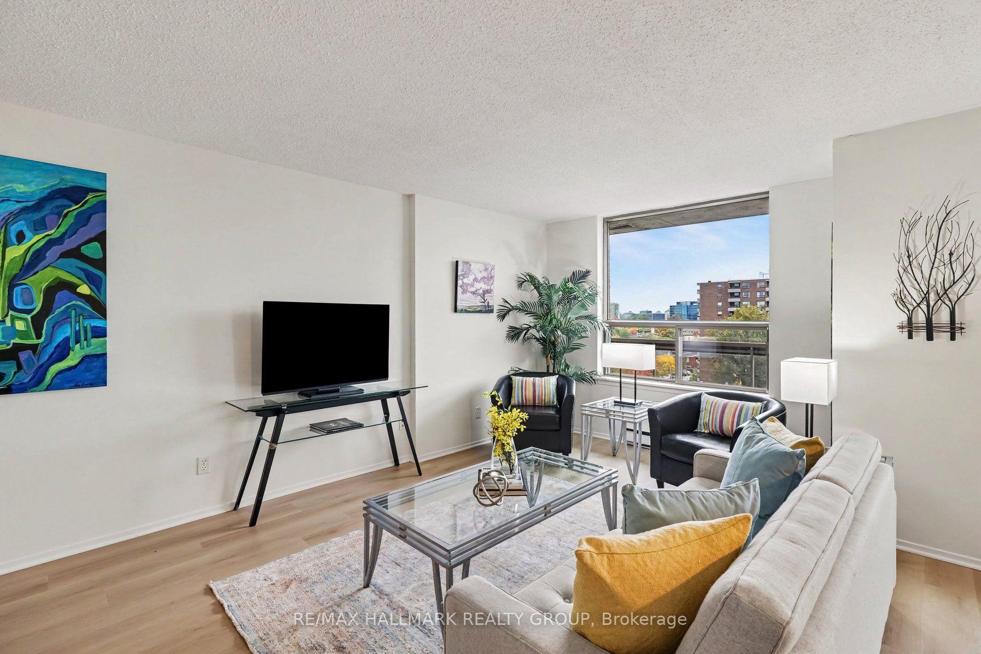 Photo 6 of Unit 902, 200 Lafontaine Avenue, Ottawa, Vanier — HOMEH