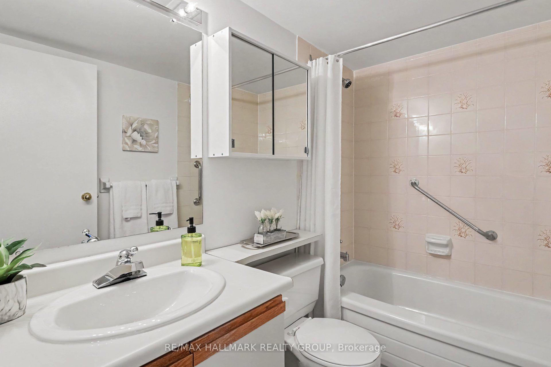 Photo 18 of Unit 902, 200 Lafontaine Avenue, Ottawa, Vanier — HOMEH