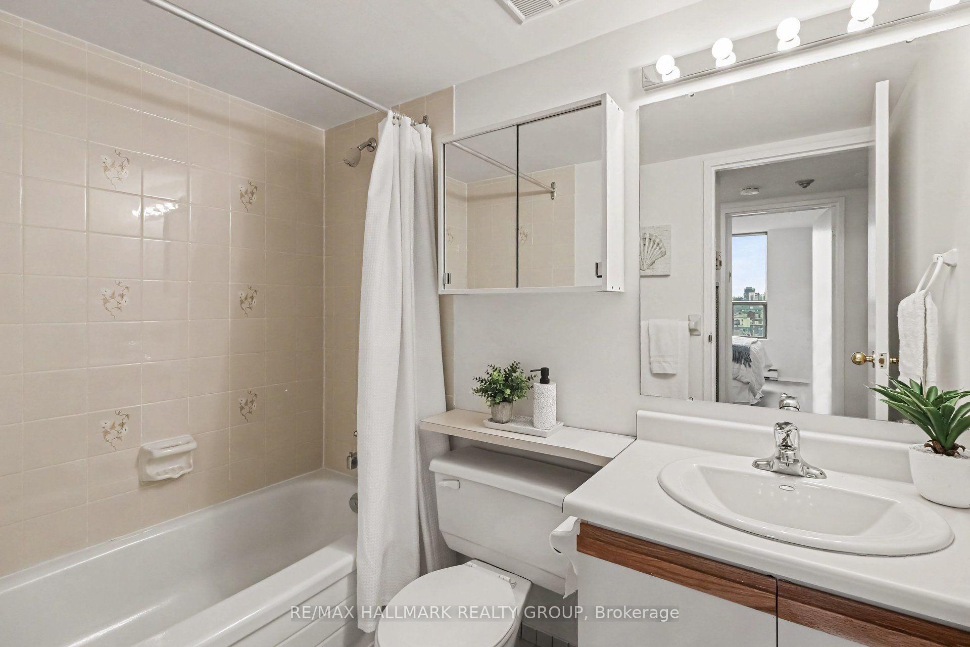 Photo 22 of Unit 902, 200 Lafontaine Avenue, Ottawa, Vanier — HOMEH