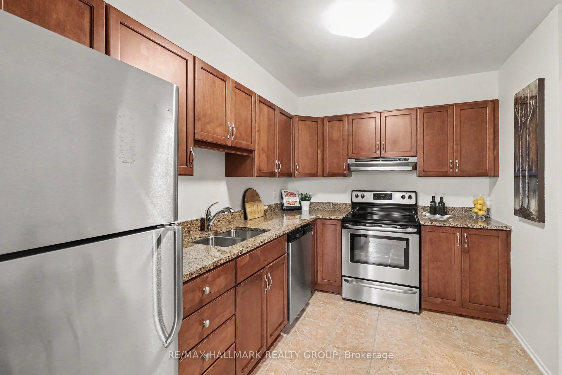 Photo 12 of Unit 902, 200 Lafontaine Avenue, Ottawa, Vanier — HOMEH