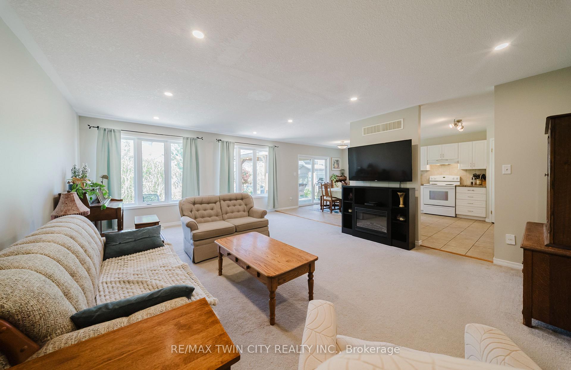Photo 9 of 24 Joseph Lichti Lane, Wilmot, Baden — HOMEH