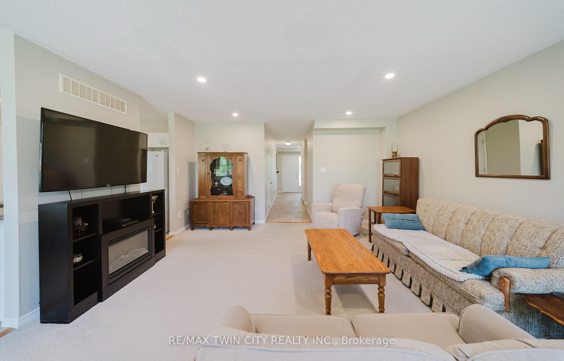 Photo 11 of 24 Joseph Lichti Lane, Wilmot, Baden — HOMEH
