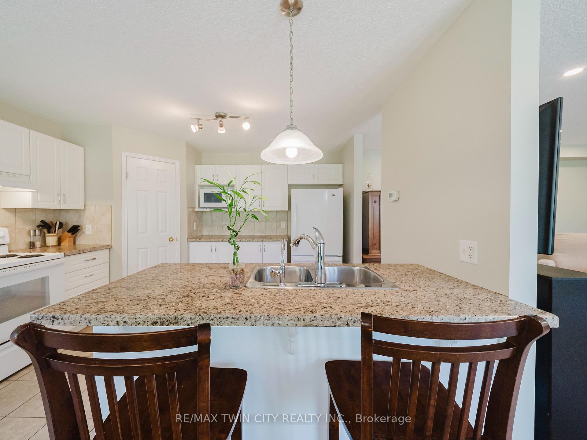 Photo 14 of 24 Joseph Lichti Lane, Wilmot, Baden — HOMEH