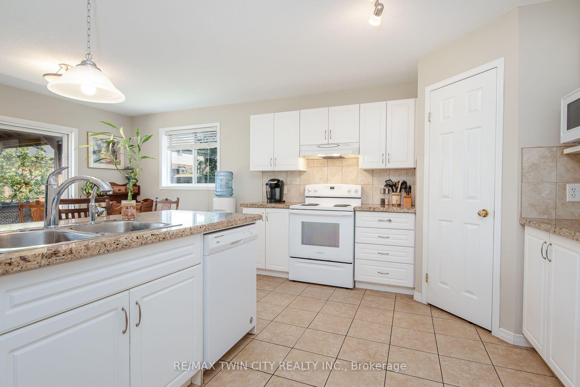 Photo 18 of 24 Joseph Lichti Lane, Wilmot, Baden — HOMEH