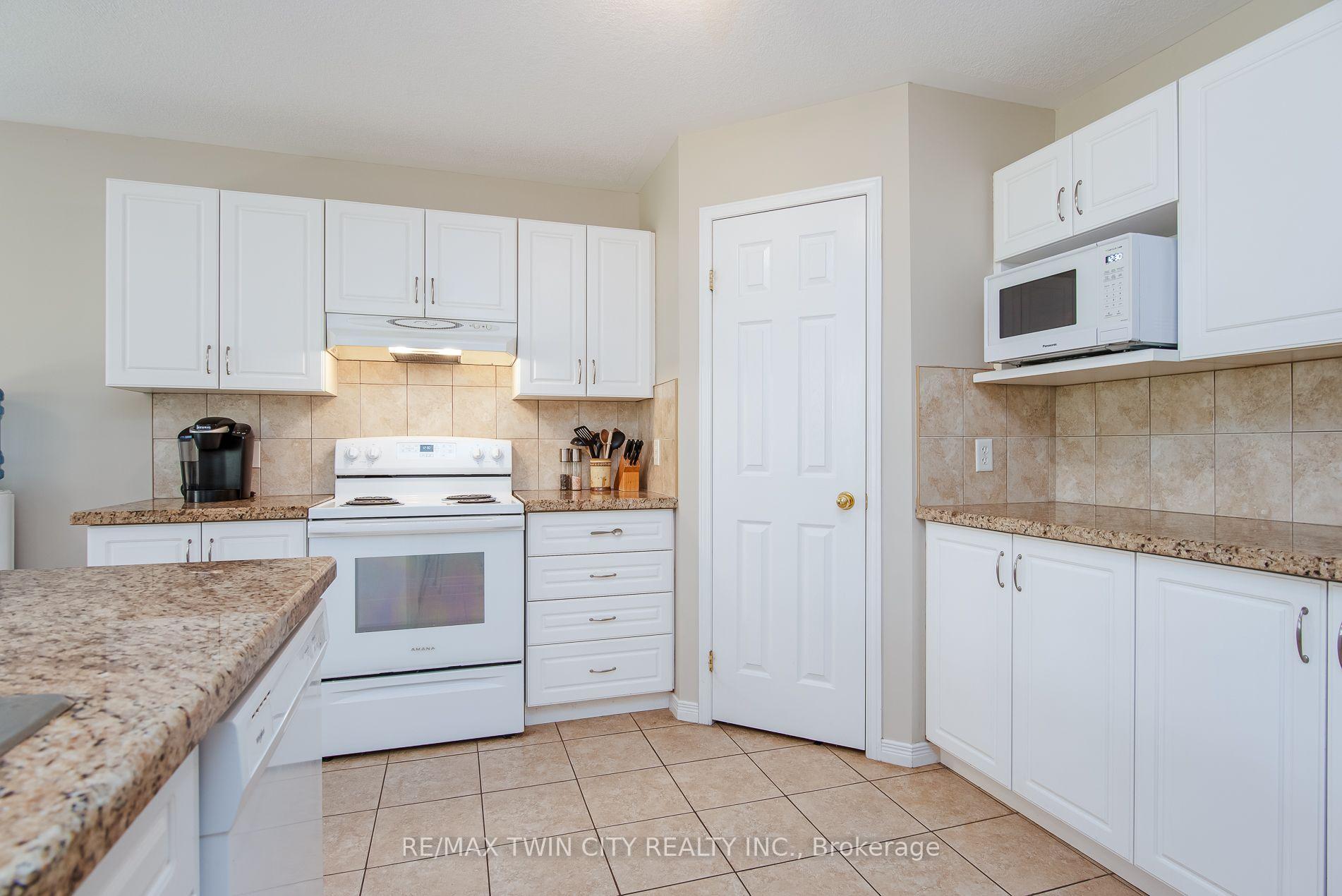 Photo 19 of 24 Joseph Lichti Lane, Wilmot, Baden — HOMEH