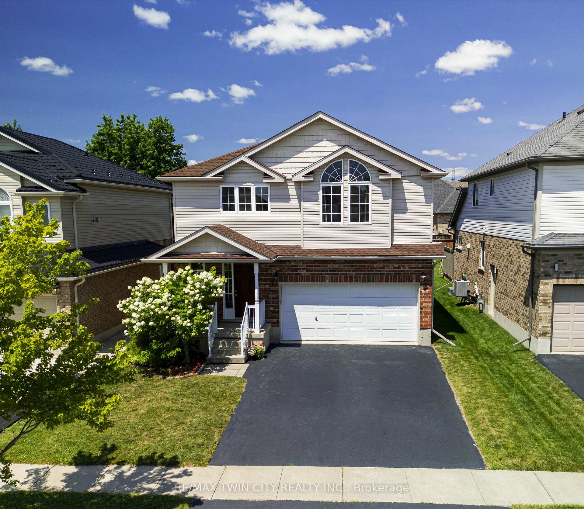 Photo 33 of 24 Joseph Lichti Lane, Wilmot, Baden — HOMEH