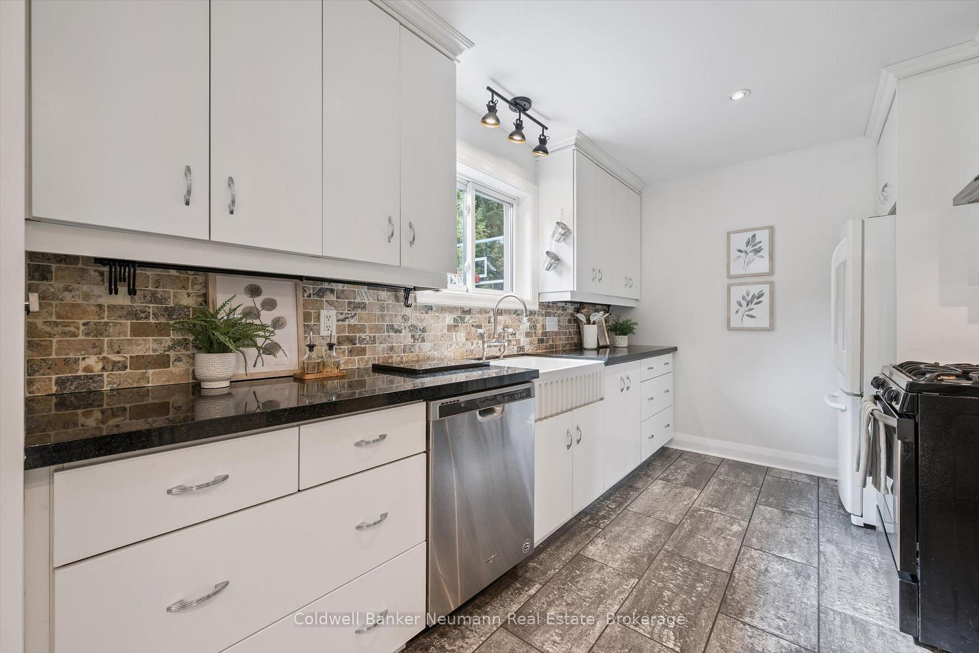 Photo 4 of 68 Albert Street, Guelph, Dovercliffe Park/Old University — HOMEH