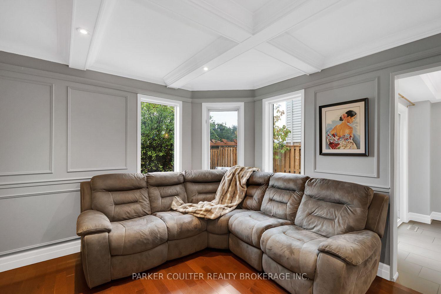 Photo 7 of 22 Athabaska Road, Barrie, Holly — HOMEH